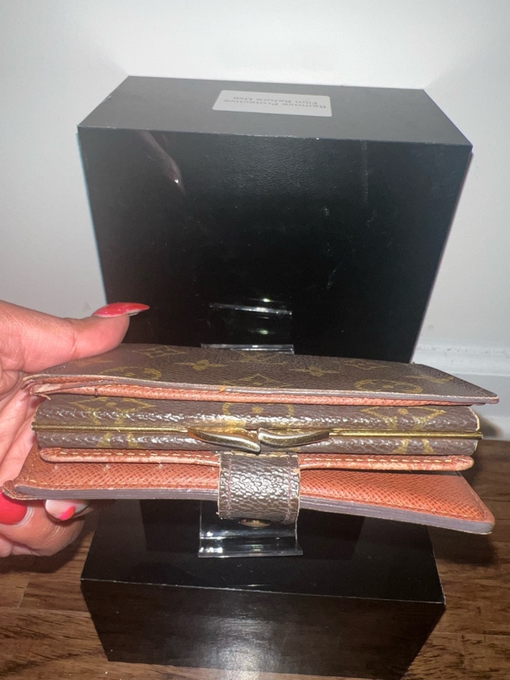Louis Vuitton Monogram Canvas Wallet with Kisslock - Picture 5 of 14